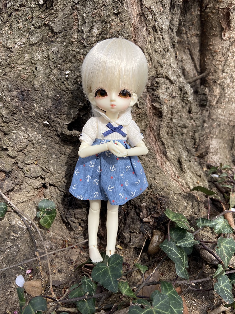 A Tiny20 Delf with a white wig and sailor dress